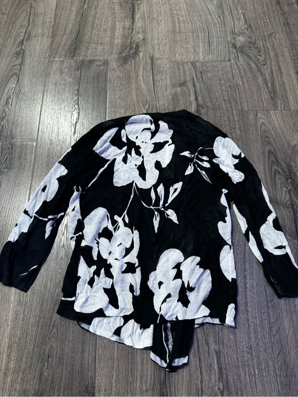 Chico’s New Black & White Floral Open Front Cardigan size 1 women medium - Picture 6 of 7